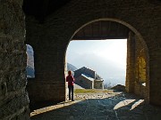 31 Dal pronao vista sull'Oratorio di S. Benedetto